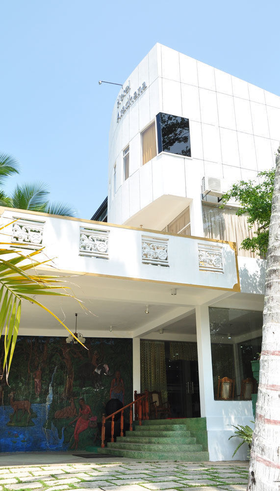 Hotel Aradhana Гале Екстериор снимка