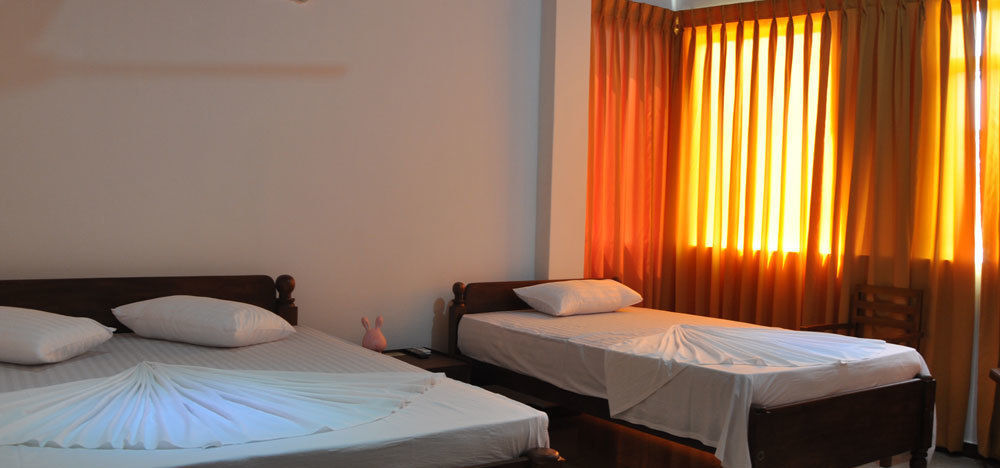 Hotel Aradhana Гале Екстериор снимка