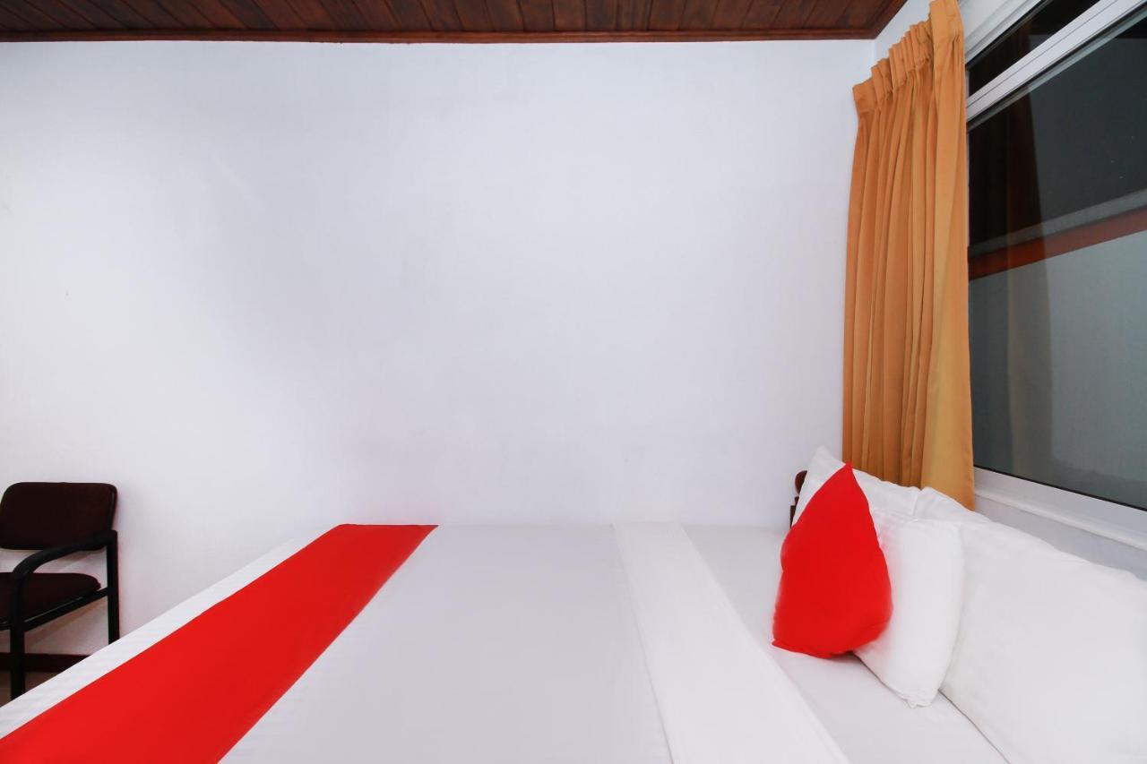 Hotel Aradhana Гале Екстериор снимка